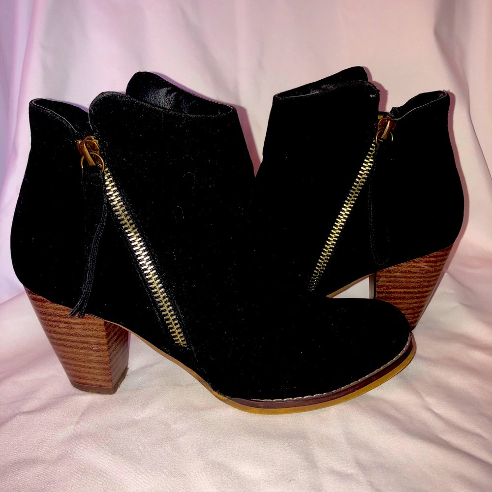 LEILA STONE Size 5 Suede Black Ankle Boots